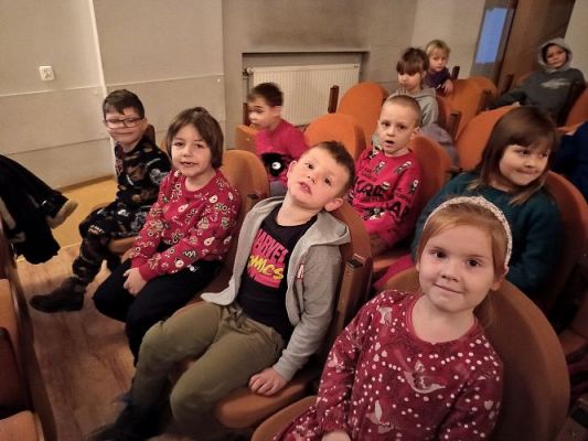 Grafika #8: Przedszkolaki z wizytą w Teatrze ,,Lalki TĘCZA"