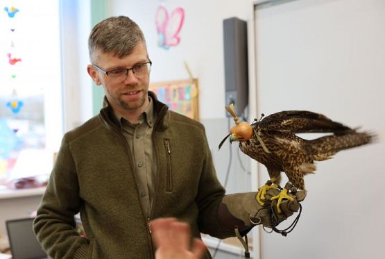 Grafika #0: Spotkanie z sokolnikiem