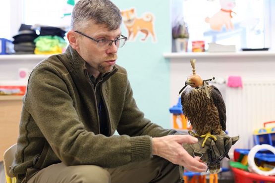 Grafika #8: Spotkanie z sokolnikiem