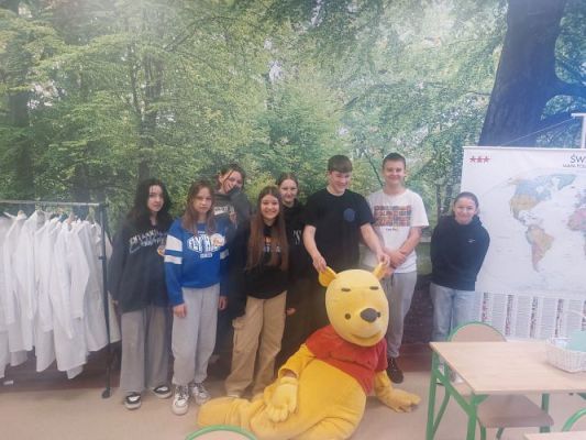 Grafika #25: Dzień z Kubusiem Puchatkiem