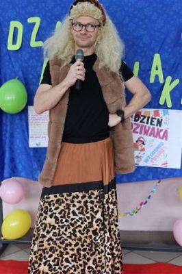 Grafika #1: Dzień Dziwaka