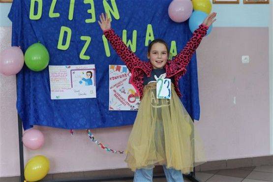 Grafika #4: Dzień Dziwaka