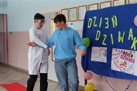 Grafika #24: Dzień Dziwaka