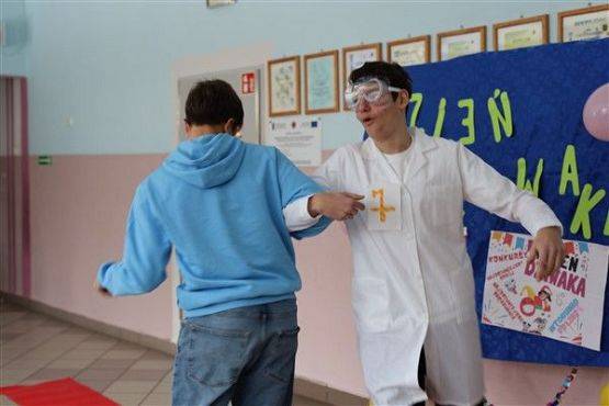 Grafika #25: Dzień Dziwaka