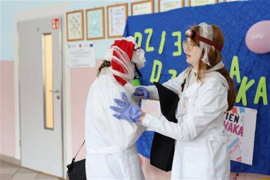 Grafika #27: Dzień Dziwaka