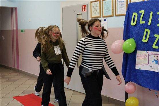 Grafika #32: Dzień Dziwaka