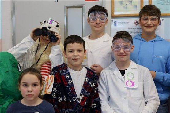 Grafika #35: Dzień Dziwaka