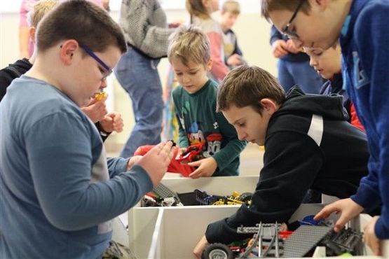 Grafika #6: Ferie w szkole - Mistrzowie Lego