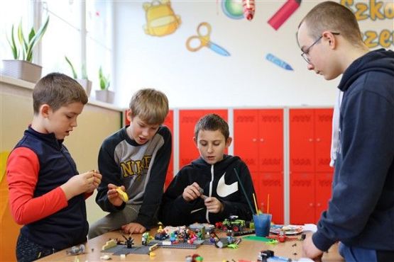 Grafika #25: Ferie w szkole - Mistrzowie Lego