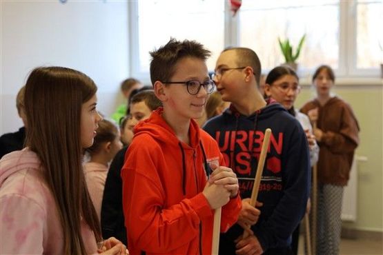 Grafika #1: Ferie w szkole - Twoja twarz brzmi