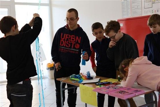 Grafika #9: Ferie w szkole - Twoja twarz brzmi