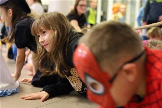 Grafika #2: Bal karnawałowy