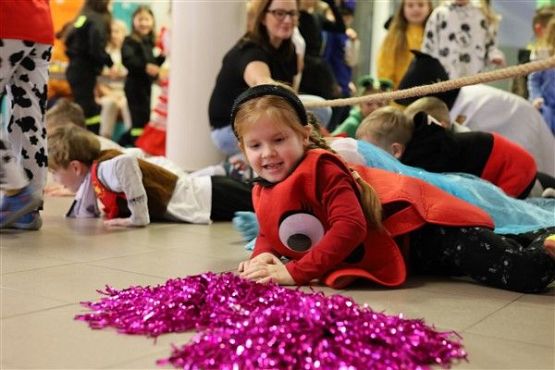 Grafika #3: Bal karnawałowy