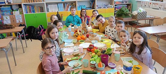 Grafika #2: Śniadanie pełne witamin w klasie drugiej