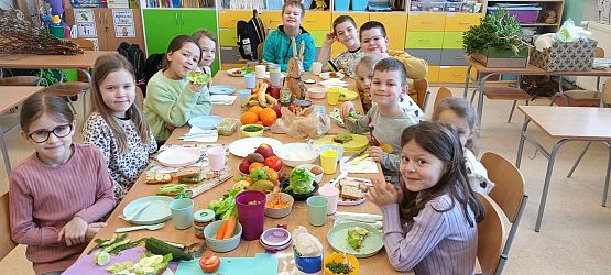 Grafika #3: Śniadanie pełne witamin w klasie drugiej