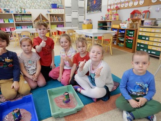 Grafika #2: Eksperymenty u przedszkolaków