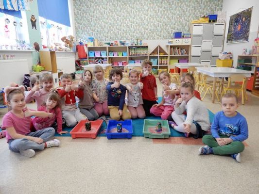 Grafika #3: Eksperymenty u przedszkolaków