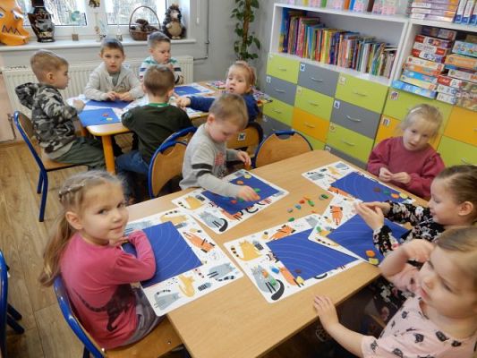 Grafika #0: ,,W Układzie Słonecznym wirują planety"