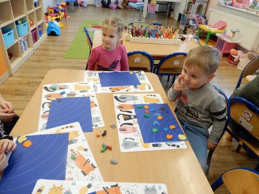 Grafika #3: ,,W Układzie Słonecznym wirują planety"