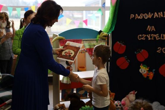 Grafika #19: Pasowanie na czytelnika