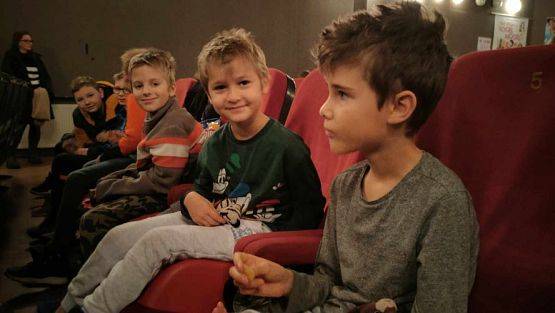 Grafika #1: Ferie w szkole - wyjazd do kina