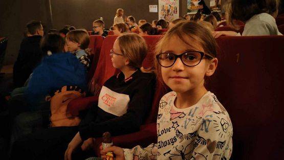 Grafika #2: Ferie w szkole - wyjazd do kina