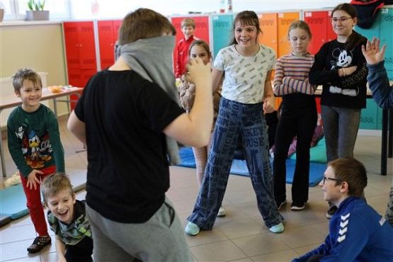 Grafika #41: Ferie w szkole - bezludna wyspa