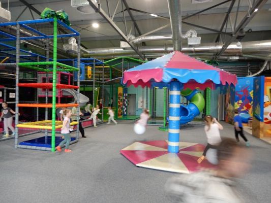 Grafika #5: Wycieczka do parku trampolin