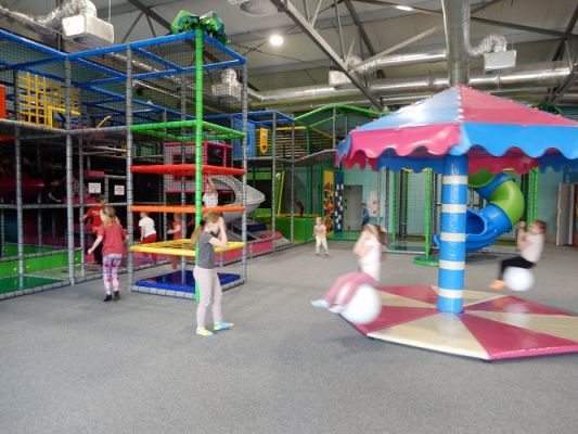 Grafika #6: Wycieczka do parku trampolin