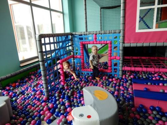 Grafika #9: Wycieczka do parku trampolin