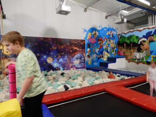 Grafika #11: Wycieczka do parku trampolin