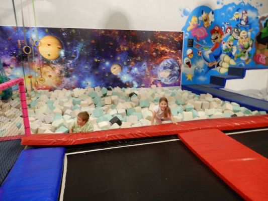 Grafika #15: Wycieczka do parku trampolin