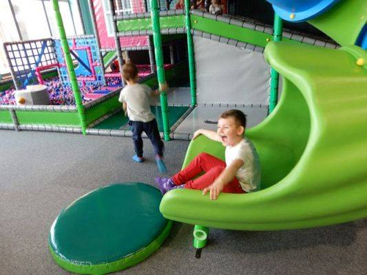 Grafika #19: Wycieczka do parku trampolin