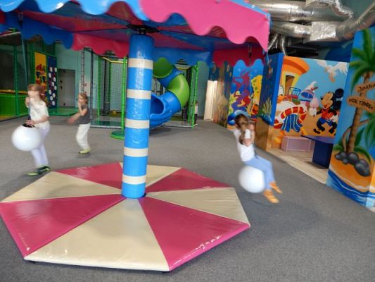 Grafika #24: Wycieczka do parku trampolin