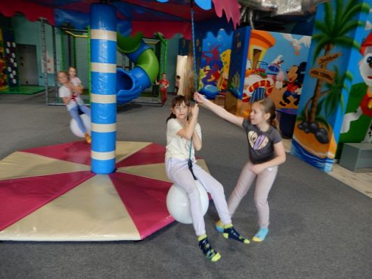 Grafika #25: Wycieczka do parku trampolin