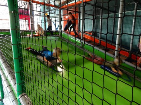 Grafika #28: Wycieczka do parku trampolin