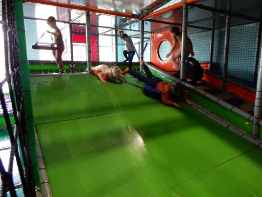 Grafika #29: Wycieczka do parku trampolin