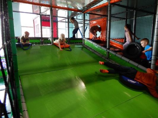 Grafika #30: Wycieczka do parku trampolin