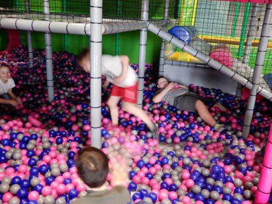 Grafika #35: Wycieczka do parku trampolin