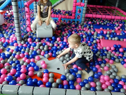 Grafika #43: Wycieczka do parku trampolin