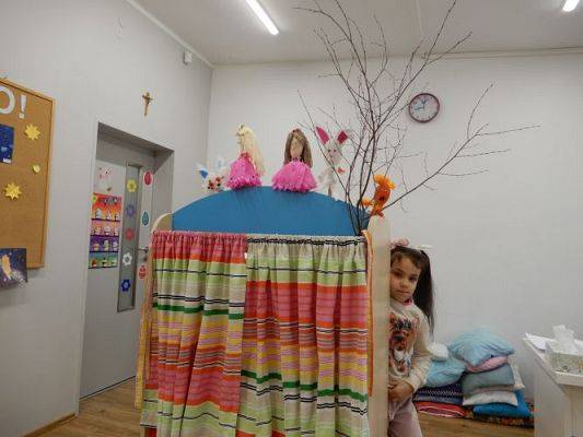 Grafika #0: Wiosenne przedstawienie w klasie I