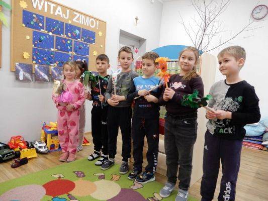 Grafika #6: Wiosenne przedstawienie w klasie I