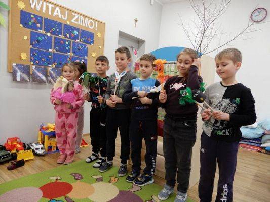 Grafika #7: Wiosenne przedstawienie w klasie I