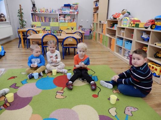 Grafika #1: ,,W marcu jak w garncu"