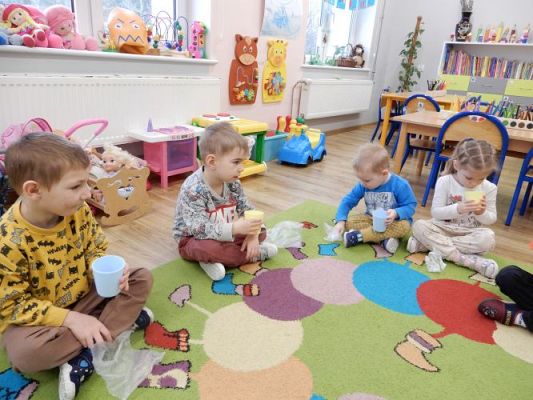 Grafika #2: ,,W marcu jak w garncu"