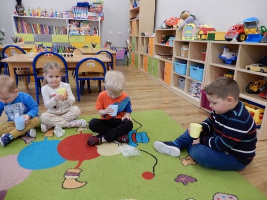 Grafika #3: ,,W marcu jak w garncu"