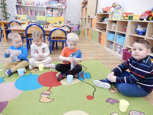 Grafika #4: ,,W marcu jak w garncu"