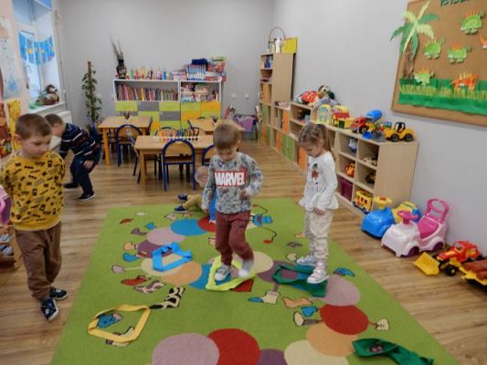 Grafika #5: ,,W marcu jak w garncu"