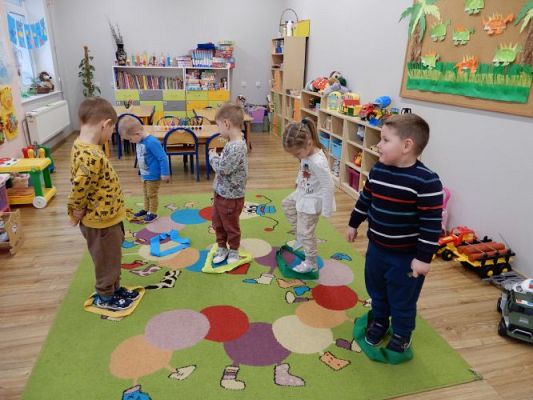 Grafika #6: ,,W marcu jak w garncu"