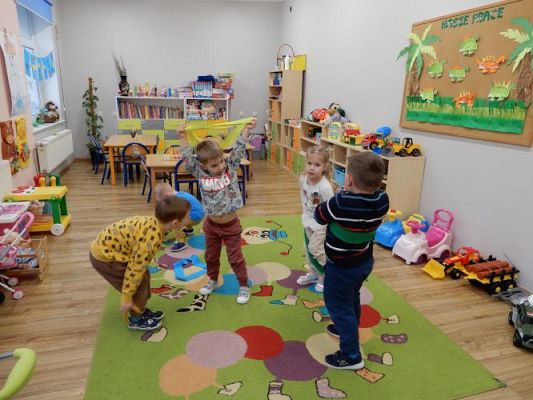 Grafika #7: ,,W marcu jak w garncu"